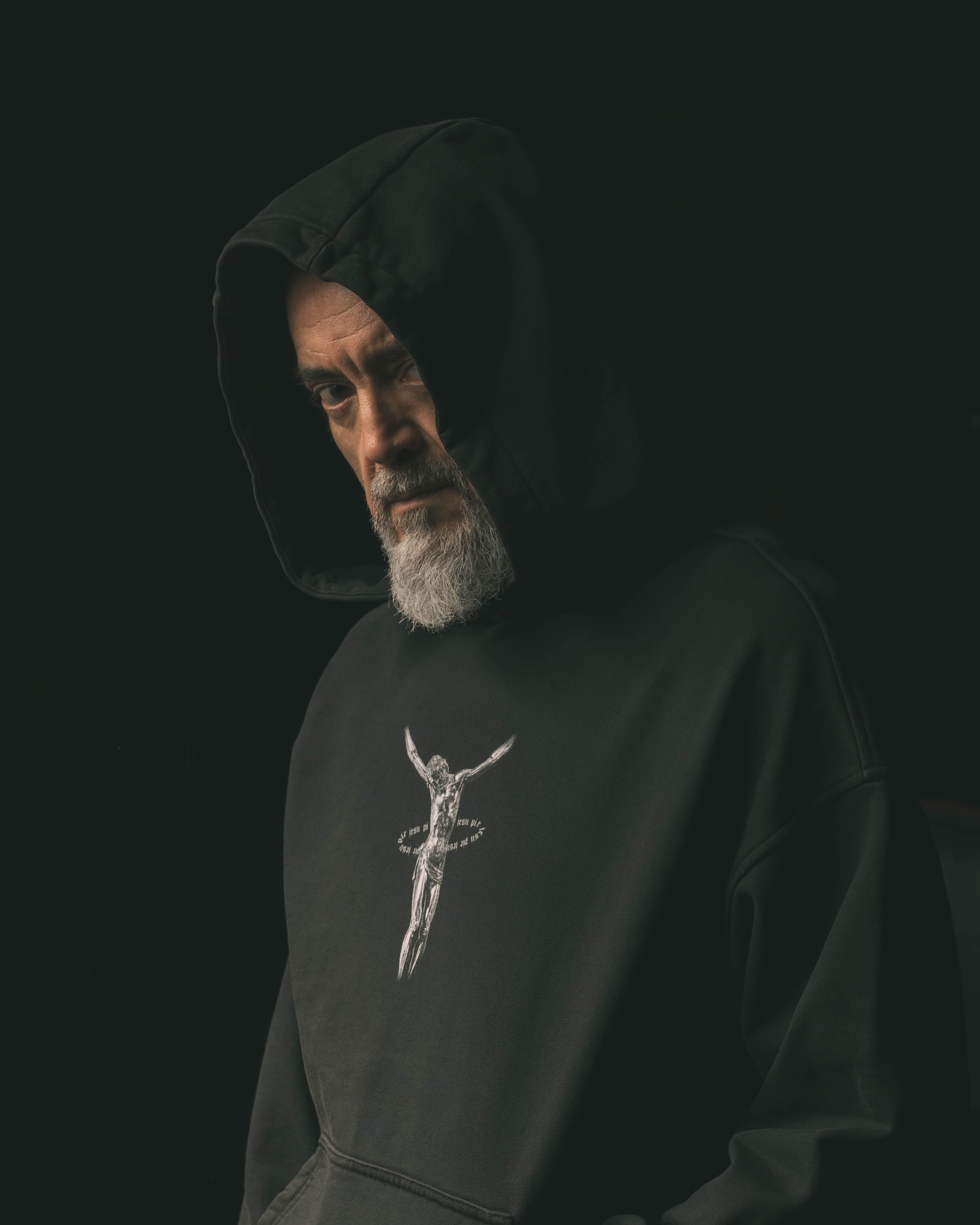 Crucifixus Hoodie in Obsidian – Patmos