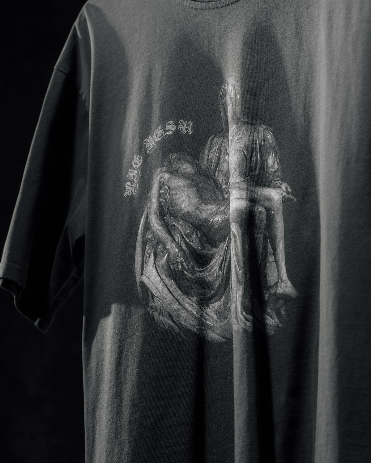 Pieta Tee in Obsidian