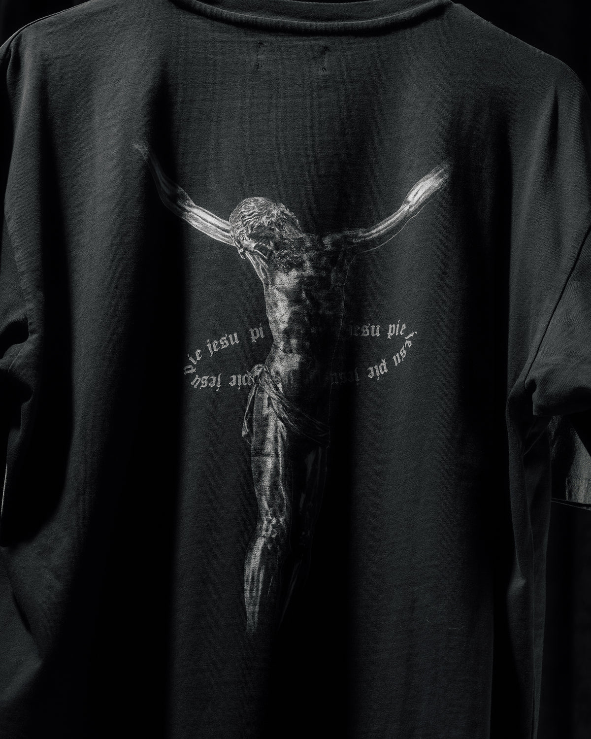 Crucifixus Tee in Obsidian